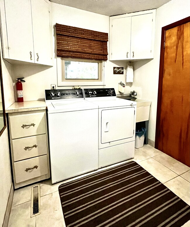 Laundry room - 11728 SE Madison St