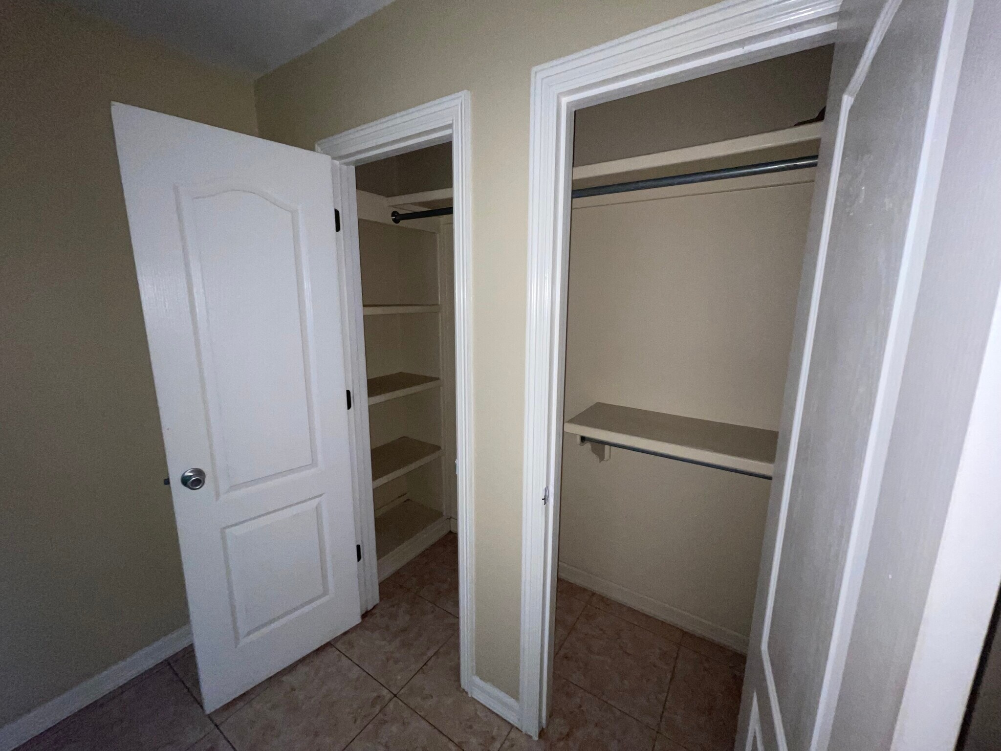 Building Photo - 1803 W Bronze St