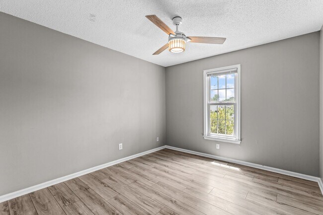 Building Photo - Cottage Charm Near Piney Green