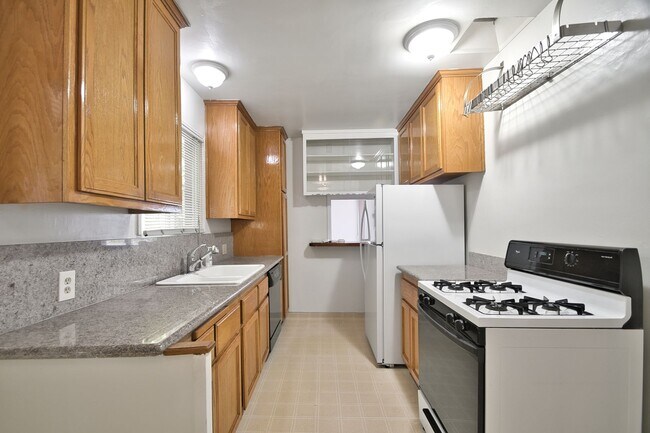 Building Photo - j27