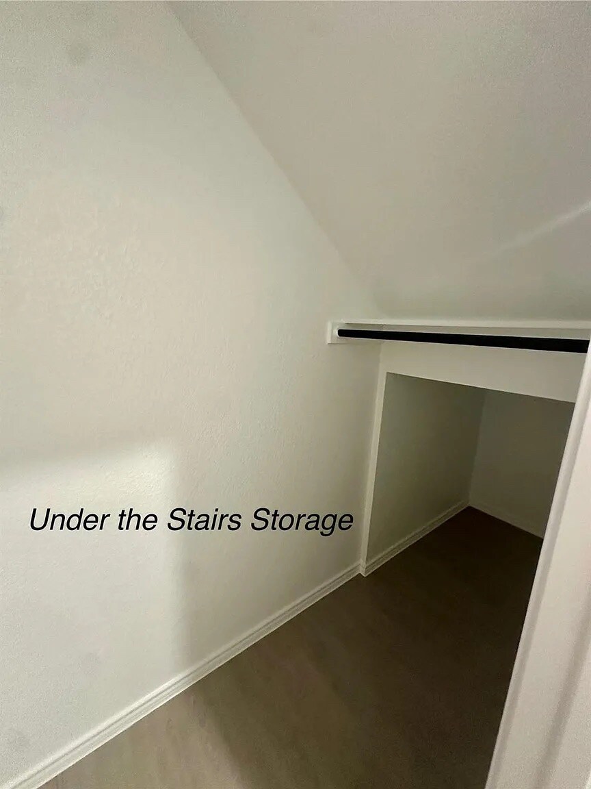 Building Photo - Room in House on Pickerel St