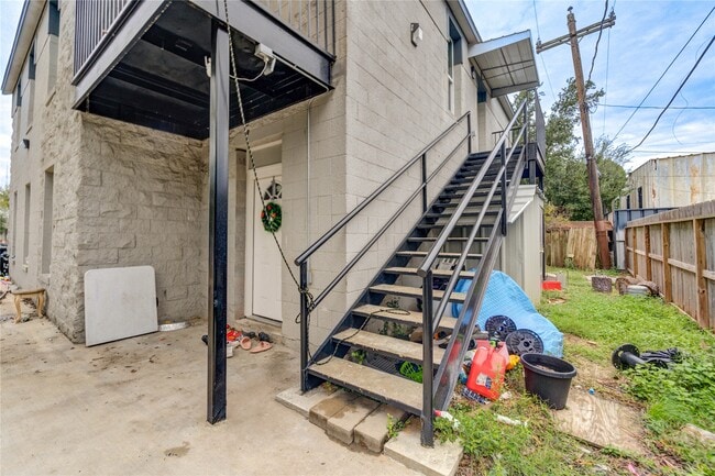 Building Photo - 4323 Continental Dr