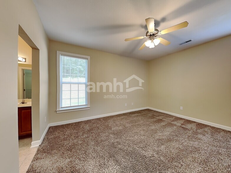 Building Photo - 16 Greenbranch Way