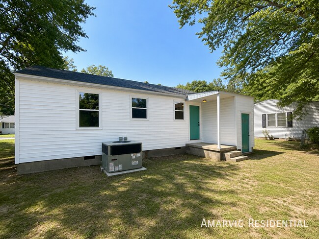 Building Photo - 807 Candlewood Dr