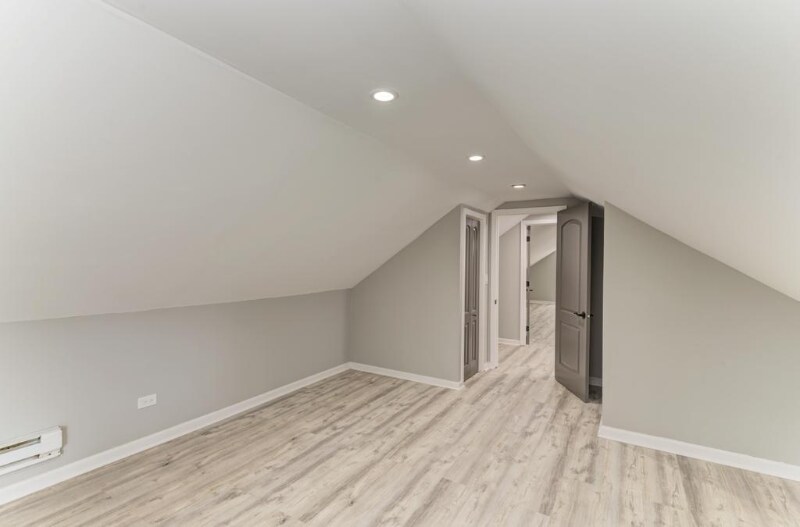 Building Photo - 9319 S Clyde Ave