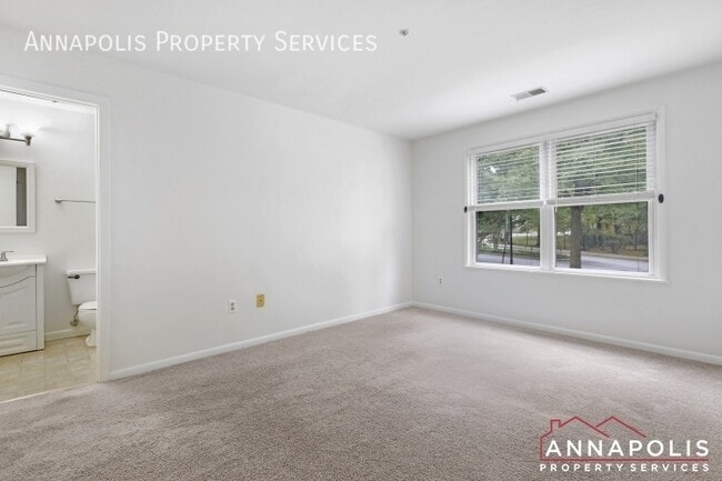 Building Photo - 10 Greystone Ct