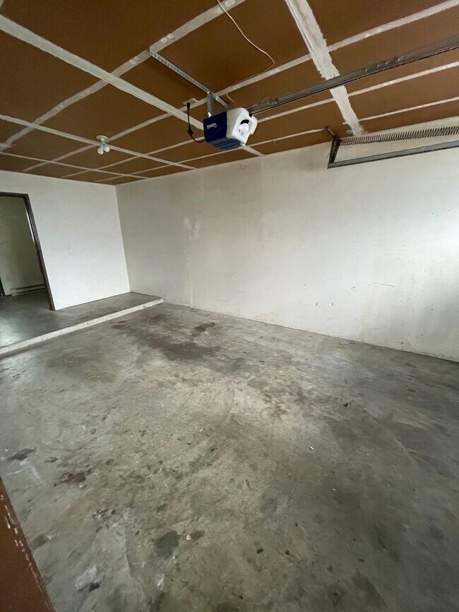 Building Photo - 2 Bedroom unit with Garage in Blaine