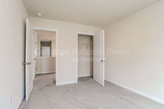 Building Photo - 1365 37th Ave Lane NE