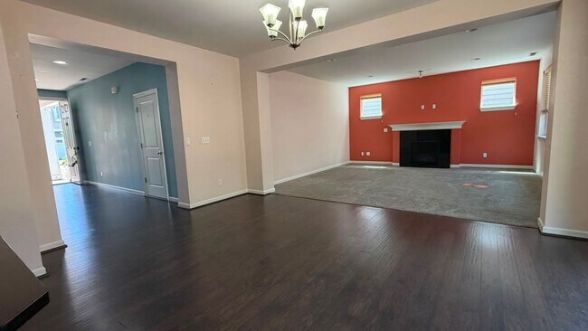 Building Photo - Spacious 4-Bed Home with Loft & Covered Patio in North Creek