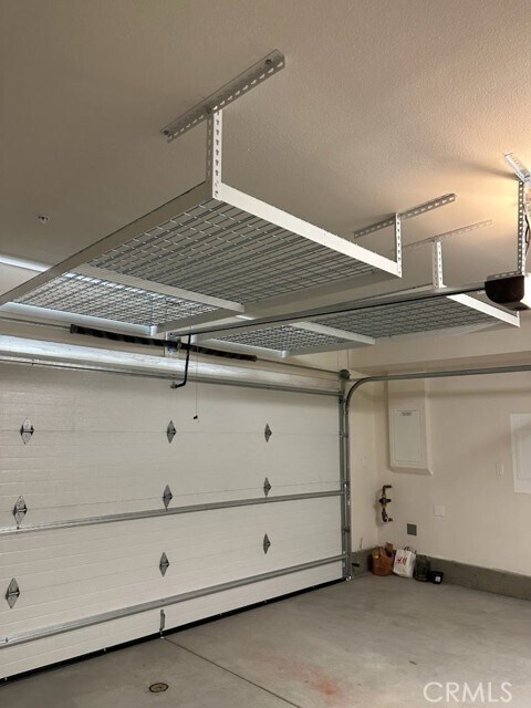 Building Photo - 6 Pony Ct