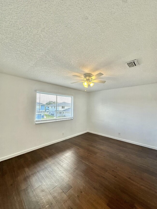 Building Photo - 108 E Tiffany Dr