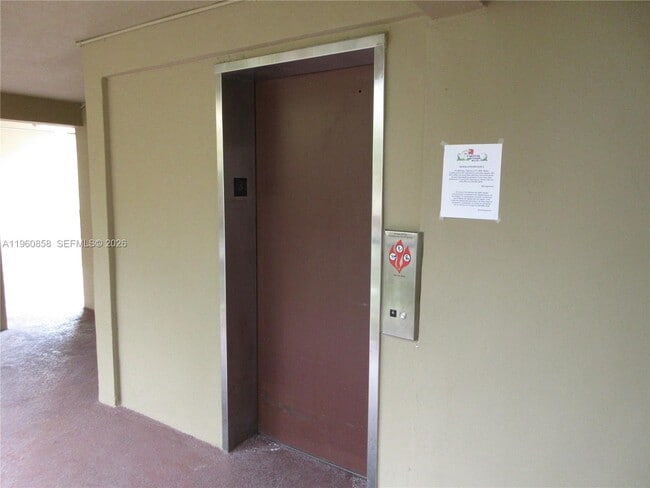 Building Photo - 10835 SW 112th Ave