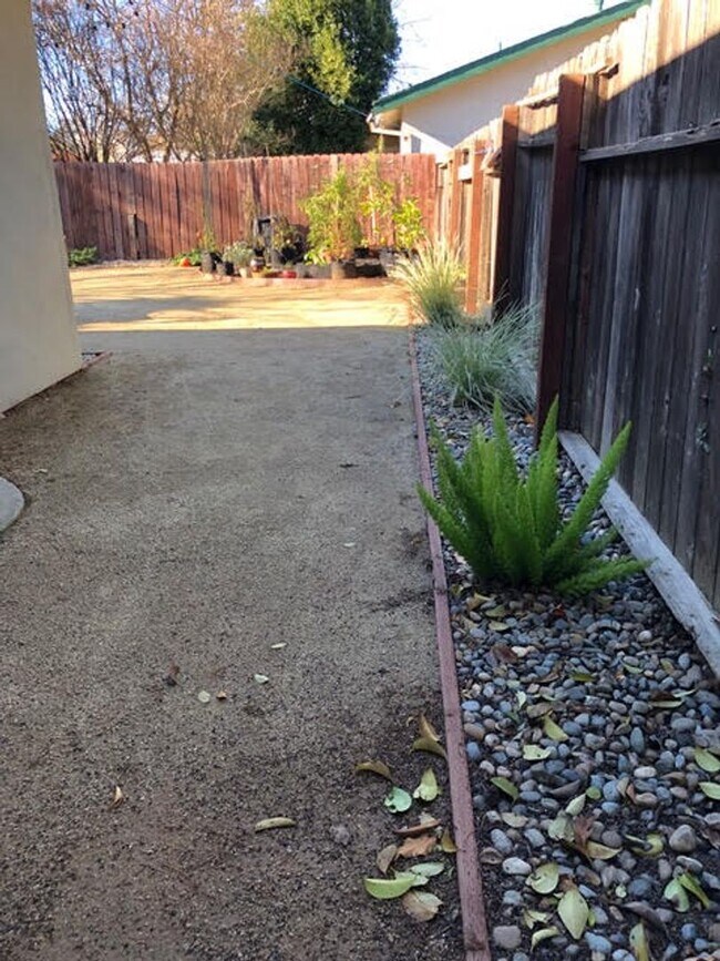 Building Photo - Charming 3 Bed 1 Bath Single Story Home - Great Location!