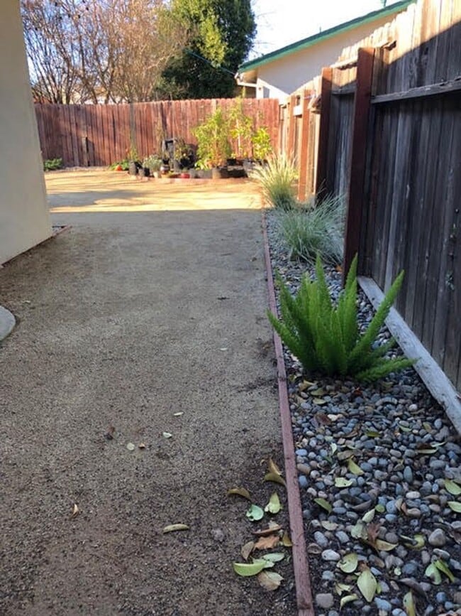 Building Photo - Charming 3 Bed 1 Bath Single Story Home