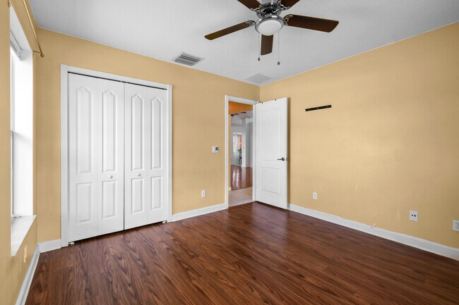 Building Photo - 1671 SW Mackey Ave
