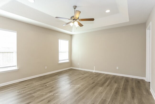 Building Photo - 523 Worcester Ct.