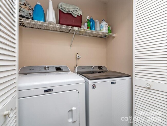 Building Photo - 8715 Parkchester Dr