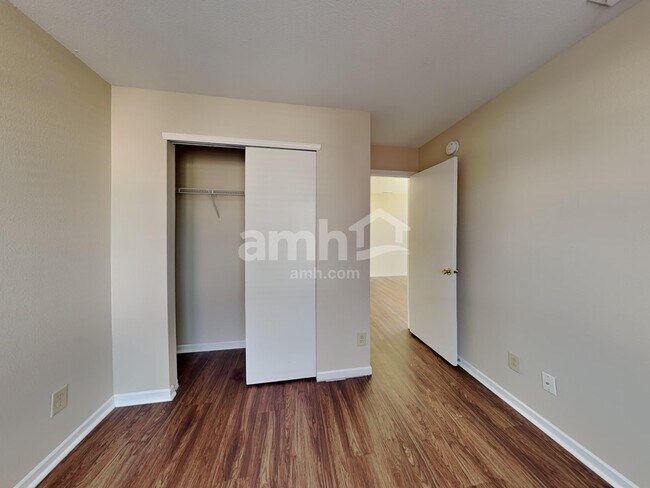 Building Photo - 1420 Dowell St