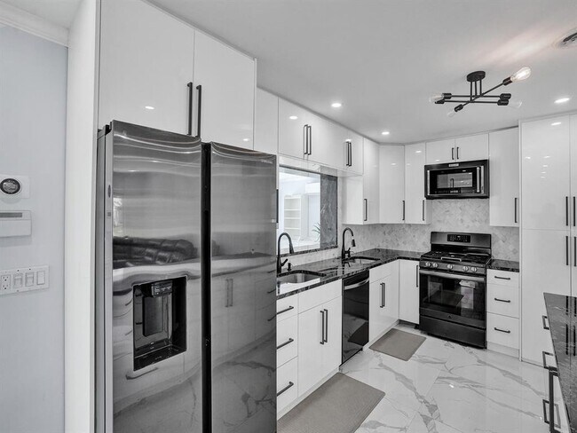 Building Photo - 1814 N 38th Ave