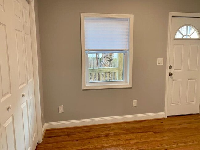 Building Photo - 1141 Owen Pl NE