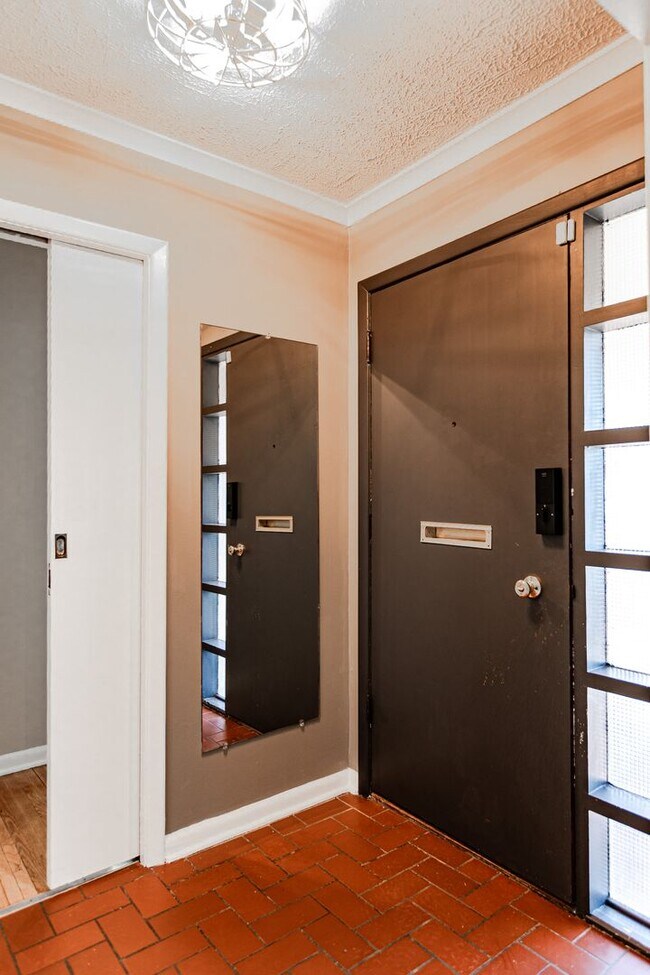 Building Photo - 3-Bed Midtown Home, Large Fenced Yard With Pool