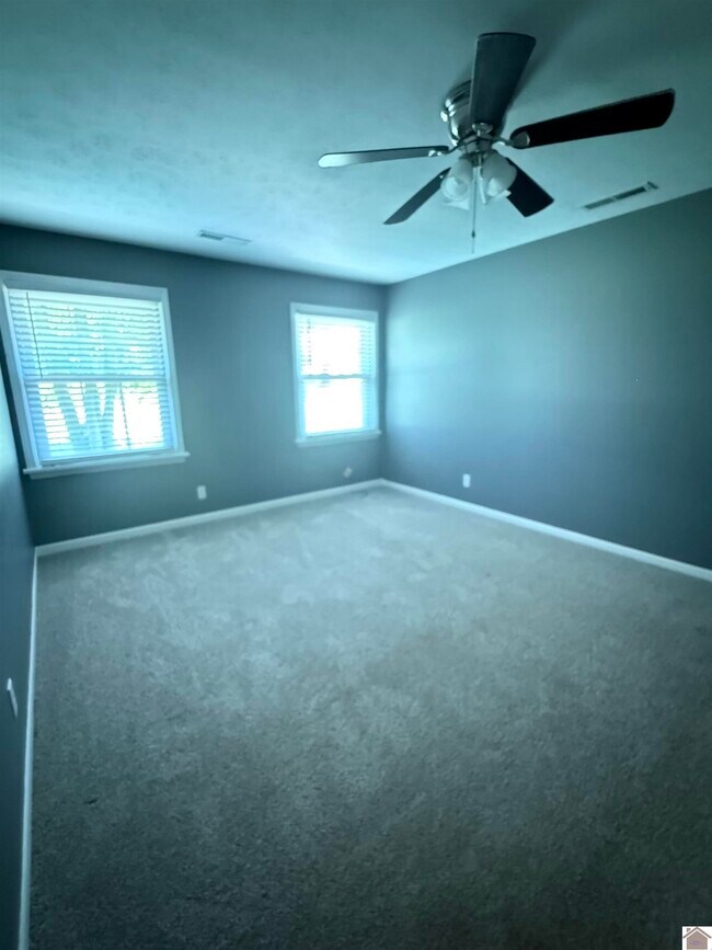Building Photo - 5935 Merrydale Dr