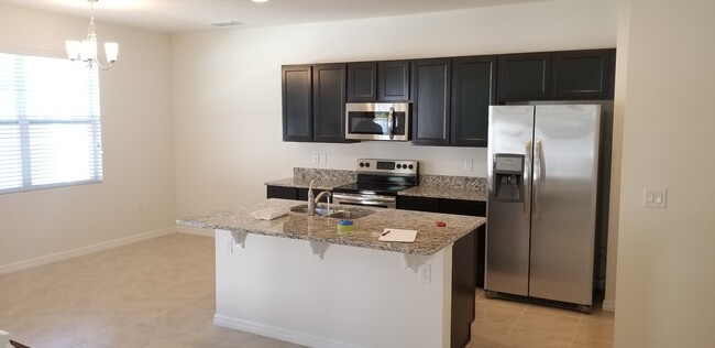 Building Photo - Like New 3/2.5 Port Orange Townhome Availa...