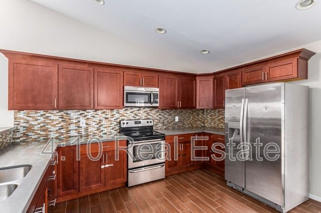 Building Photo - 2085 W Harbour Dr