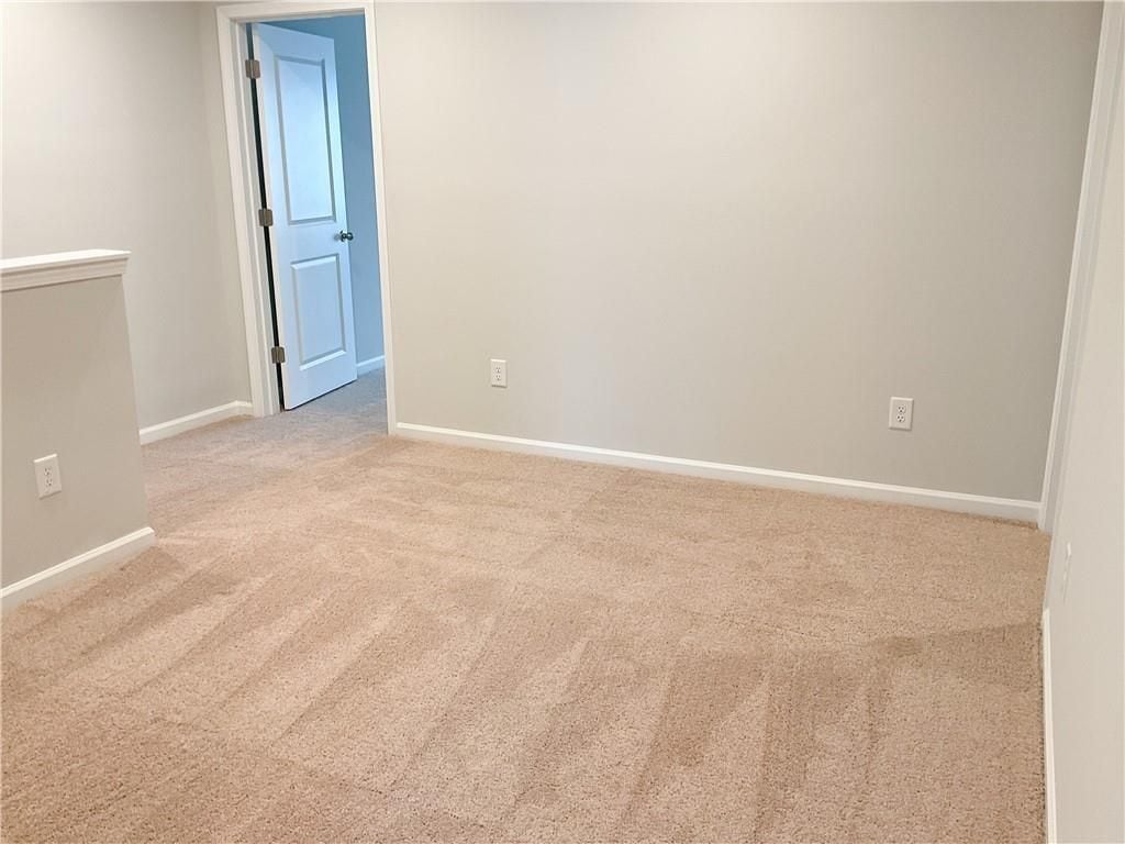 Building Photo - 493 Crown Dr