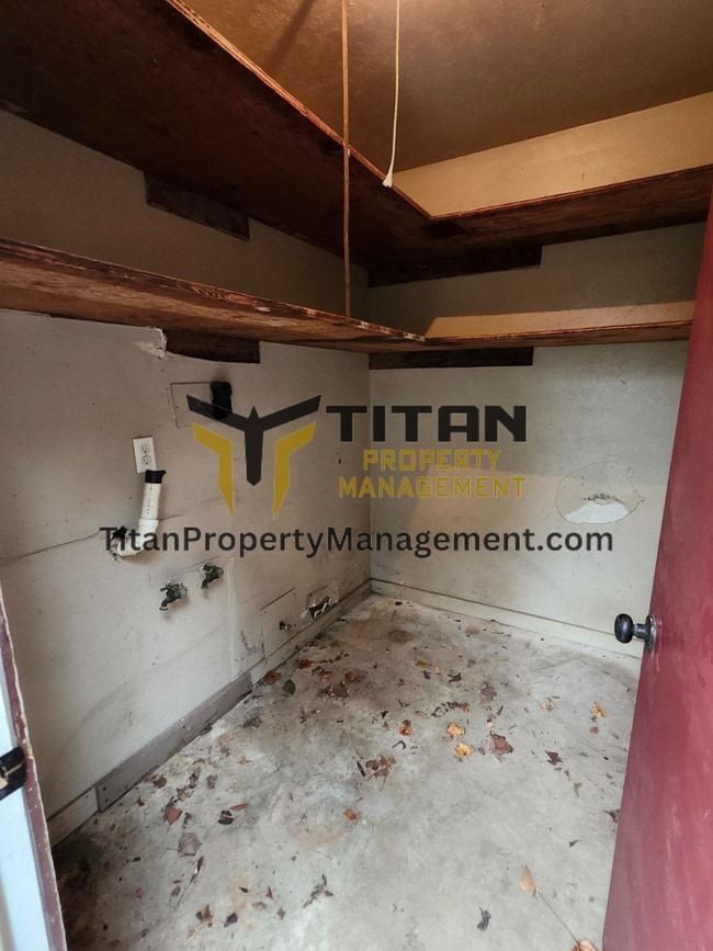 Building Photo - 2 bed Duplex
