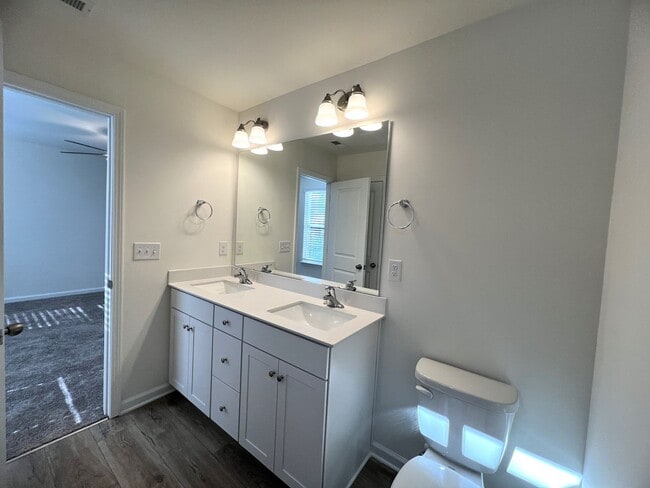 Building Photo - First Full Month's Rent FREE!