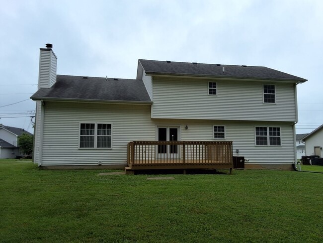 Building Photo - 1925 Lakewood Dr