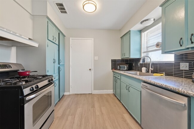 Building Photo - 12211 Chimney Rock Rd