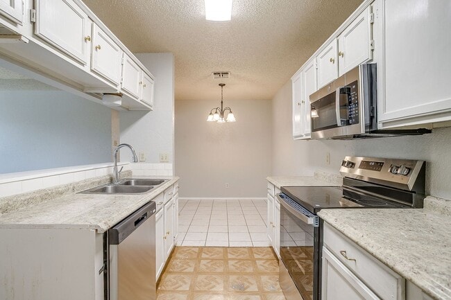 Building Photo - One Side of Duplex is Waiting for You- 2 Bed- 2 Bath- Lake Worth on Cul De Sac- 76135