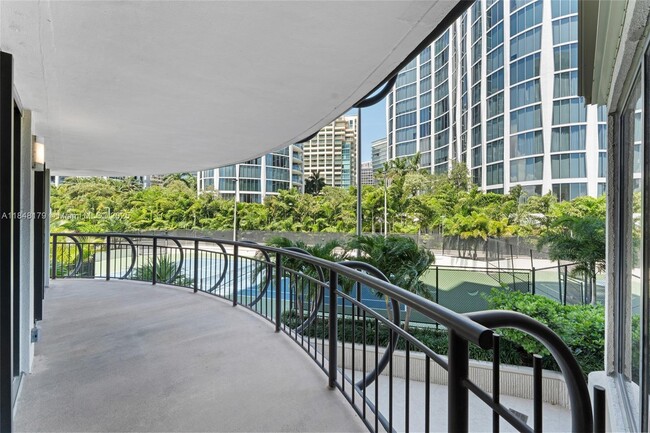 Building Photo - 2843 S Bayshore Dr