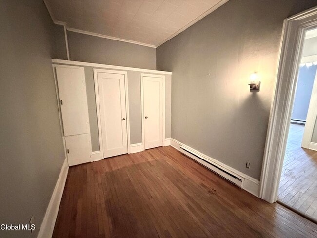 Building Photo - 10 W Main St