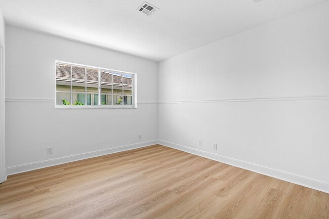 Building Photo - 1349 Mulberry Way