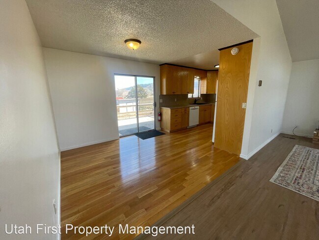 Building Photo - 4 br, 2.5 bath House - 2270 W Skyview Dr