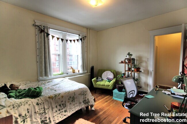 Building Photo - 1999 Commonwealth Ave