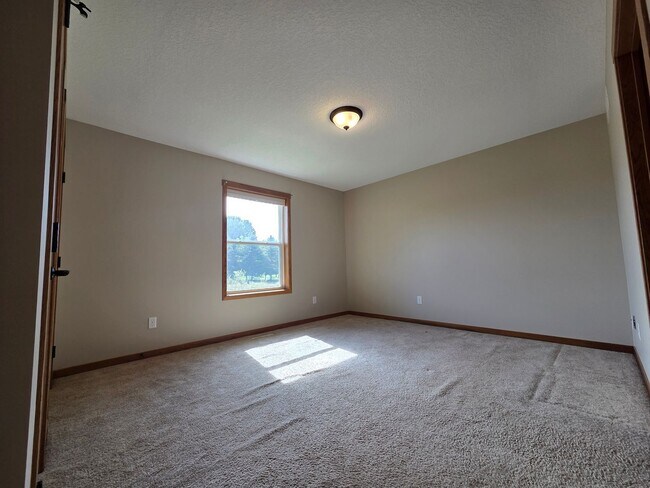 Building Photo - 38231 Ewing Ct