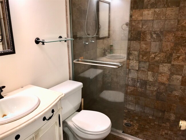 Building Photo - 309 Clubhouse Ct