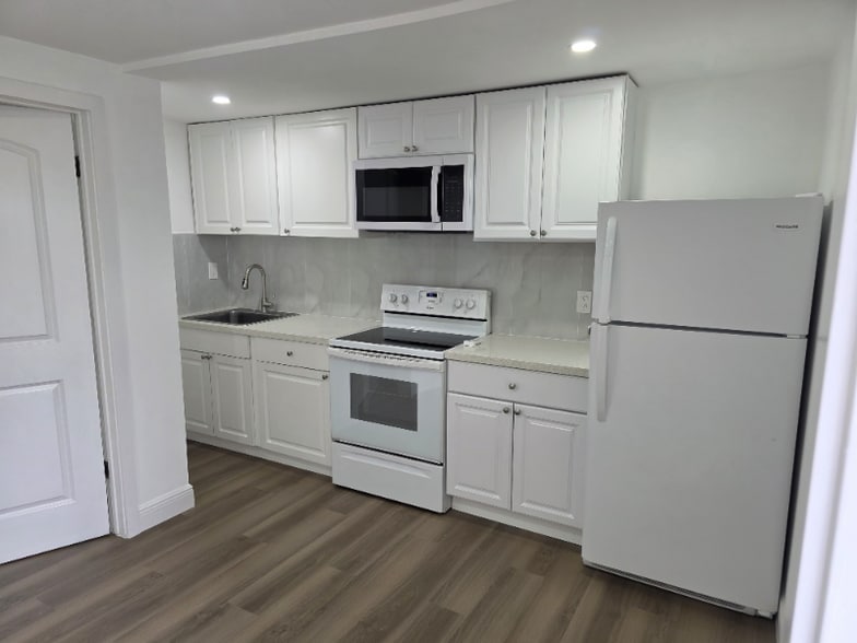 Building Photo - 9840 SW 47th St