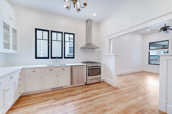 Building Photo - 731 E Linden Ave