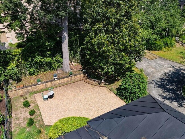 Building Photo - 2538 Parkside Dr NE