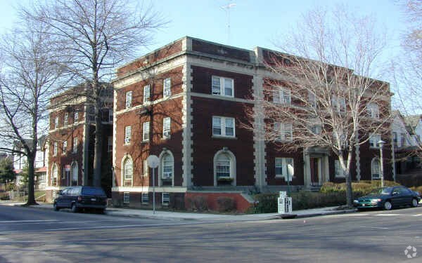 Primary Photo - 4900-4908 Pine St