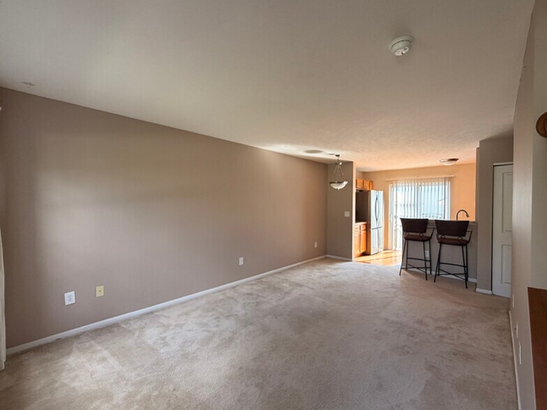 Building Photo - 717 Lazelle Rd