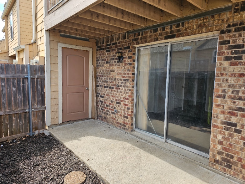 Building Photo - 2500 E Park Blvd