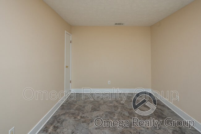 Building Photo - 900 Mister Dr