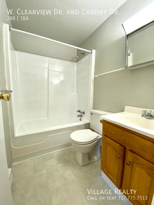 Building Photo - 51 W Clearview Dr