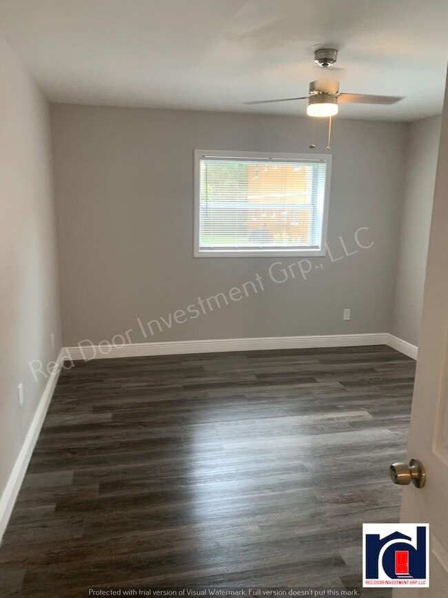 Building Photo - 2 Bedroom 1.5 Bath in the Heart of Downtow...